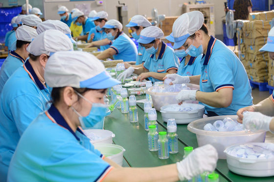 Mamelon en caoutchouc de silicone de bébé de cou large rapide d'écoulement de catégorie comestible