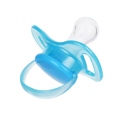 Bébé allaitant libre du silicone pp BPA suçant la tétine